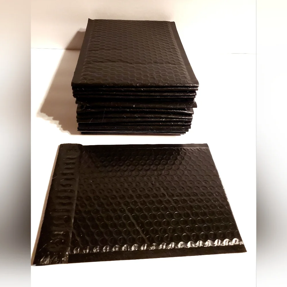n/a black poly
